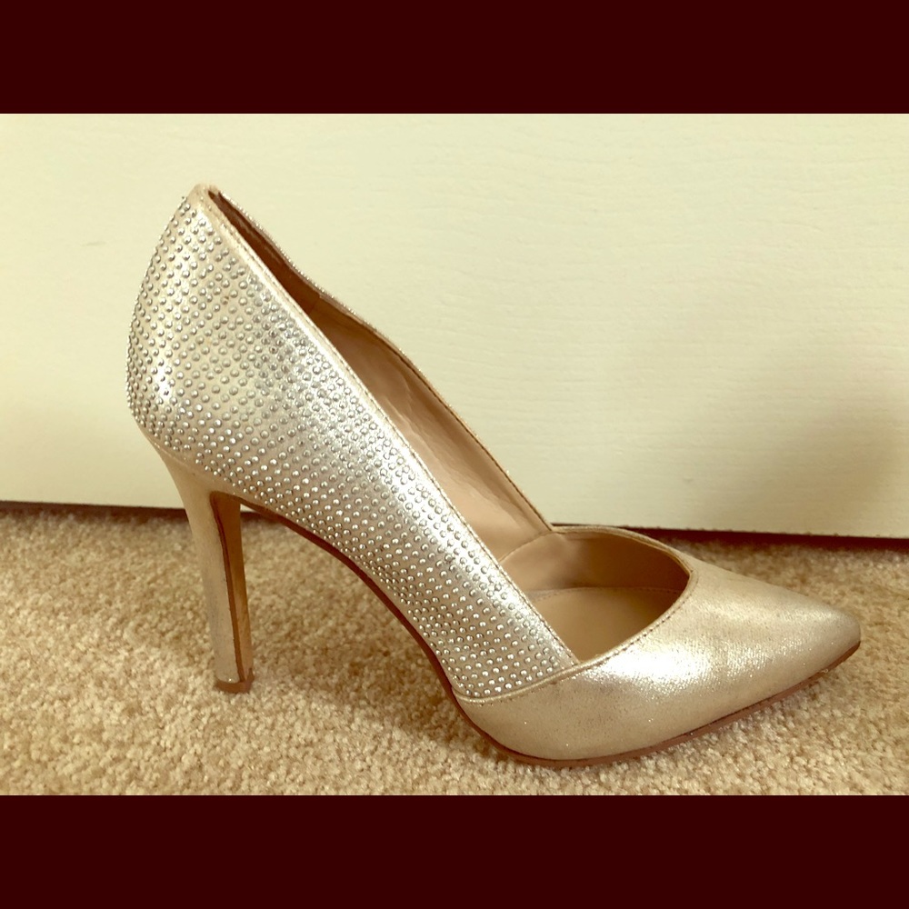 Vince Camuto Gold heels, size 6.5